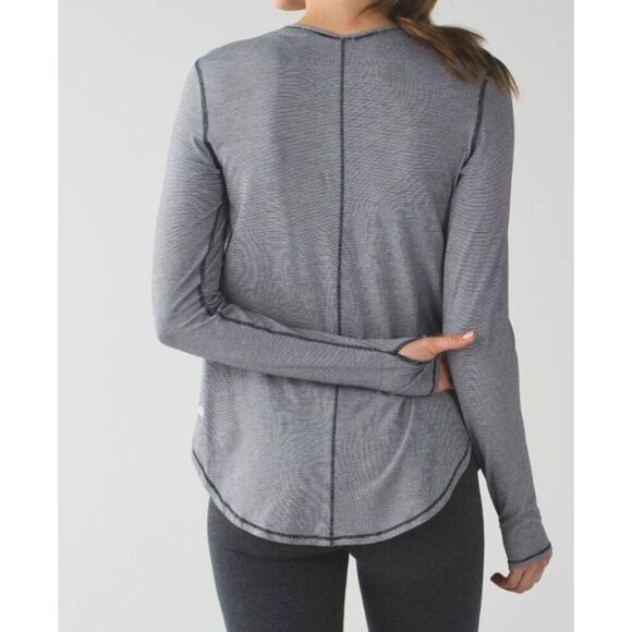 LULULEMON ATHLETICA Yogini 5 Year Long Sleeve Size 4 - Picture 2 of 5